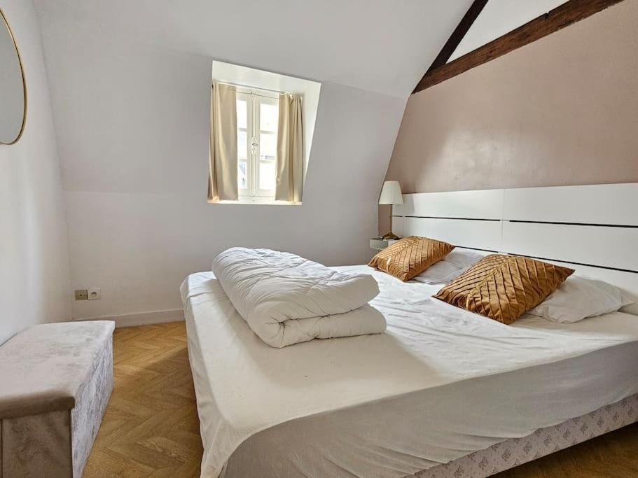 Appartement Place Morny, Maison De Ville, 2 Chambres, Terrasse
